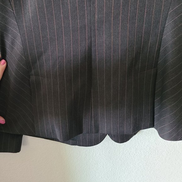 Dana Buchman Women's Size 8 Dark Grey Pinstripe 100% Wool 2-Button Blazer - Picture 8 of 12